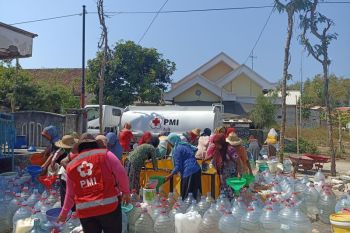 PMI salurkan 14 juta liter air bersih ke lokasi terdampak kekeringan ke belasan provinsi