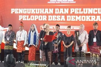 Sebanyak 375 pelopor desa demokrasi di Pilkada NTB 2024 dikukuhkan