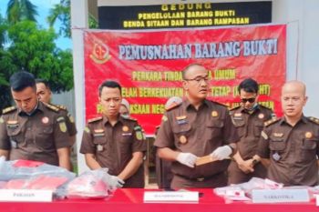 Kejari OKU Selatan musnahkan barang bukti dari 31 perkara