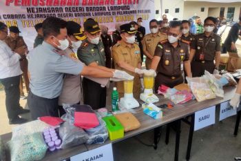 Kejari Bandarlampung musnahkan barang bukti hasil 217 perkara hukum