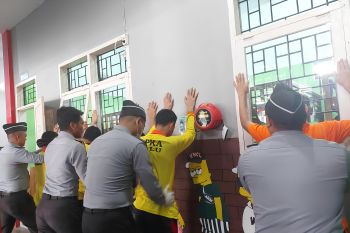 LPKA Palu geledah dan tes urine anak binaan cegah peredaran narkoba