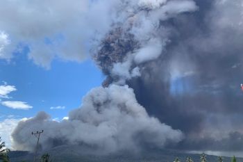 Terbaru, Gunung Lewotobi ledakan abu vulkanik setinggi 5.000 meter