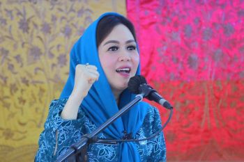 Pertemuan Bulanan, Pengurus PKK Kota Padang Terima Pelatihan Public Speaking