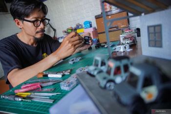 Miniatur mobil jip diecast tembus pasar Eropa