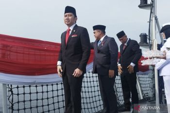 Ahmad Muzani tabur bunga ke laut dari kapal TNI peringati Hari Pahlawan