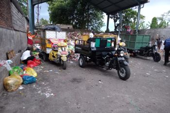 Volume sampah Mataram naik sampai 2 ton per hari pada musim hujan