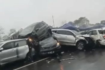 Polda Jabar sebut 19 kendaraan terlibat kecelakaan di Tol Cipularang