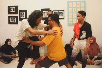 Sanggar Lidi Surabaya gelar "Teater Grafito" karya mendiang Akhudiat