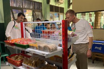 Tim UNICEF  kunjungi SDN Pekunden Semarang untuk cek obesitas