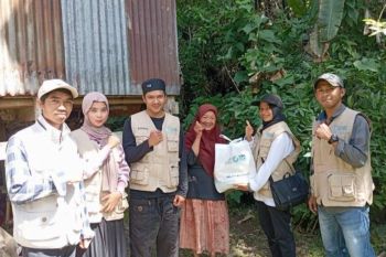 YBM PLN UP3 Bulukumba salurkan bantuan sembako pada warga Kahayya