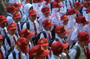 Free education in SW Papua covers public, private schools: governor