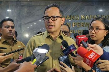 Penyaluran bansos di seluruh Indonesia dihentikan mulai Rabu ini
