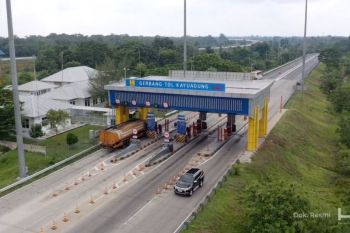 Sebanyak 15.960 kendaraan lintasi Tol Terpeka selama libur Imlek