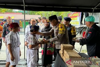 Polda Kalteng uji coba program makan siang bergizi di sekolah