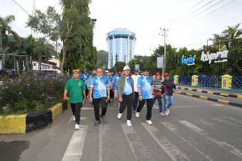 Gubernur Papua ingatkan ASN tak terlibat dalam kegiatan politik