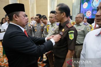 Kajati Jambi terima pin emas dari  Menteri ATR/BPN berantas mafia tanah