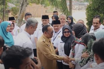 GALERI FOTO - Pj Gubri hadiri simulasi makan siang gratis di Pekanbaru