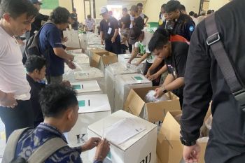 KPU Denpasar ajak KPPS dalam pengemasan logistik pilkada