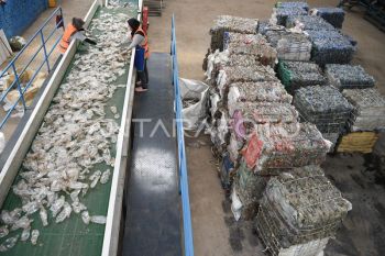 Pabrik daur ulang botol plastik