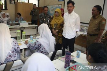 Wapres tinjau uji coba makan bergizi gratis di Tangerang