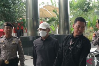OTT, KPK bawa Gubernur Bengkulu Rohidin ke Jakarta