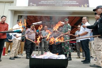 KPU Kota Tasikmalaya memusnahkan dua ribuan lembar surat suara rusak