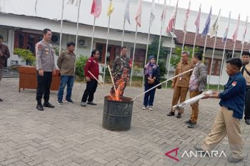 KPU Situbondo musnahkan 498 lembar surat suara rusak "H-1" pencoblosan