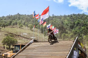 Feature - Uncle Hard Enduro