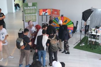 Keseruan booth Eros oleh Indoraya Studio: Bagi-bagi emas, handphone, sepeda listrik gratis