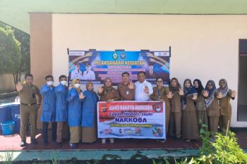 Komitmen perangi narkoba, puluhan pegawai Kesbangpol dan BNK Kotim tes urine