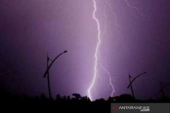 Peringatan BMKG, Kota Mataram diperkirakan hujan disertai petir
