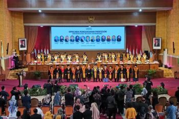Unnes tambah 13 guru besar  baru
