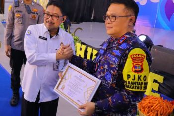 Kapolda Lampung dapat penghargaan KKP karena ungkap penyelundupan BBL