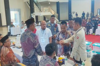 Pleno KPU Siak langsung ricuh ketika baru dimulai, dua pihak berebut saksi