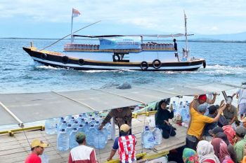 PNM beri bantuan air minum ke warga Gili Ketapang Jatim
