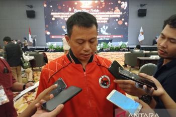 Saksi Airin-Ade tolak tandatangani rekapitulasi suara Pilkada Banten