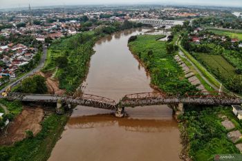 Jembatan lama Kertosono di Nganjuk rusak
