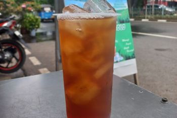 Lifting iced tea, supporting the economy