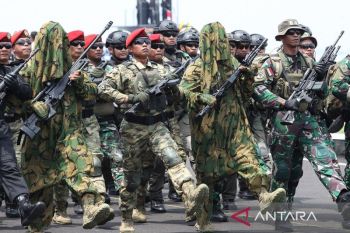Presiden Prabowo tempatkan Polri di bawah naungan TNI, benarkah?