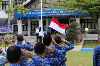 LLDIKTI Wilayah X laksanakan upacara bendera Peringati HSP Ke 96