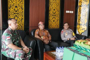 Kapolda Kaltara Memberikan Surprise Di Hari Jadi Korem 092/Maharajalila