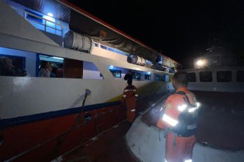 Basarnas evakuasi kapal berpenumpang 231