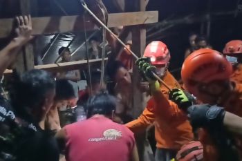 SAR gabungan evakuasi dua penambang emas di Minut terjebak di bawah tanah