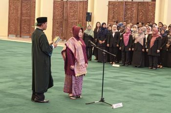 Ketua MPR: Siti Fauziah perempuan pertama yang menjabat Sekjen MPR