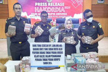 Kejati Kalsel selamatkan uang negara Rp18 miliar