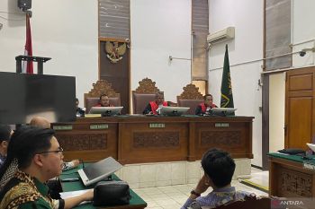 Hakim PN Jaksel menunda sidang gugatan Munaslub Kadin Anindya Bakrie