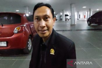Pemerintah diminta permudah masyarakat membayar pajak