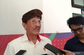 KONI Bali serahkan dana pembinaan cabang olahraga berprestasi di PON 2024