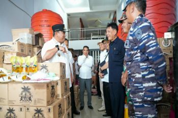 Pj Gubernur Sulbar jamin distribusi dan harga kebutuhan pokok jelang Natal aman