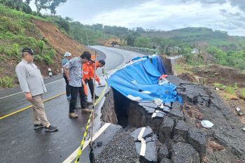 BPBD Jatim respons cepat jalan ambles di JLS Malang